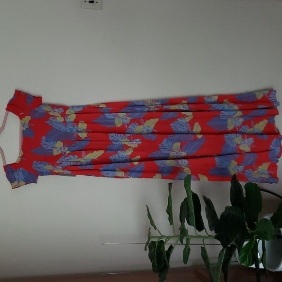 Lulu's red floral maxi dress, smocked bodice and arms, slit, womens size large - Picture 7 of 7